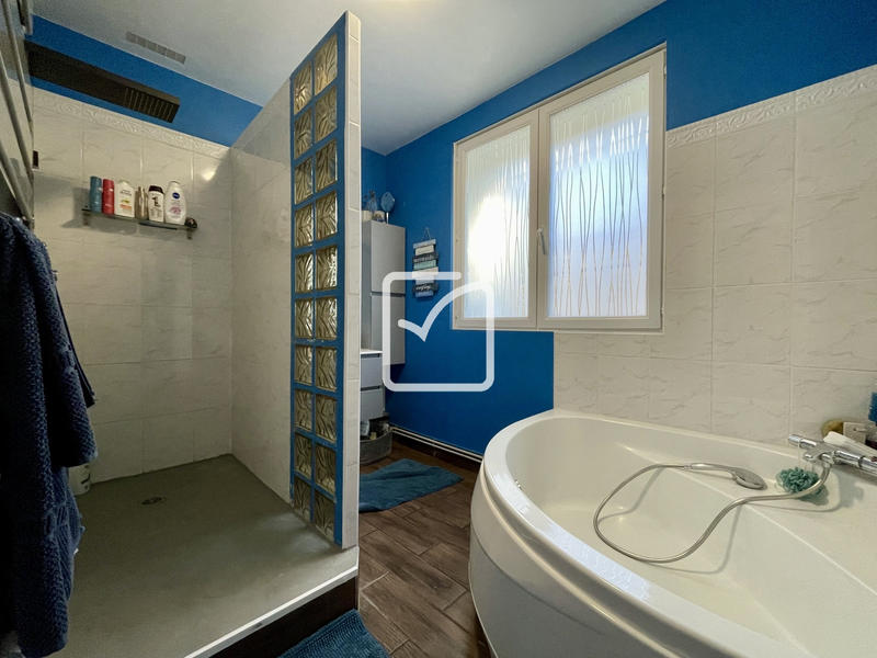 Maison - 285 m² - 10 pièces