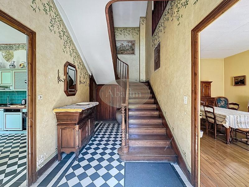 Maison - 230 m² - 8 pièces