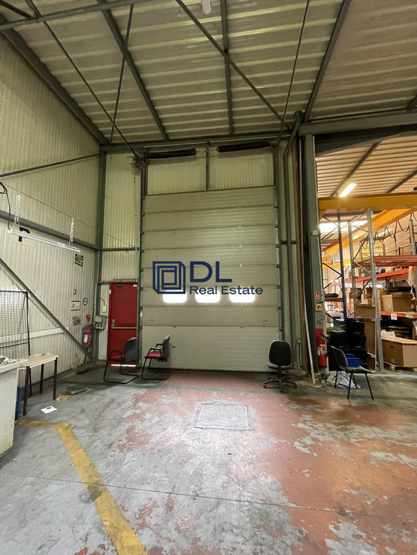 Entrepôt - 1 850 m²
