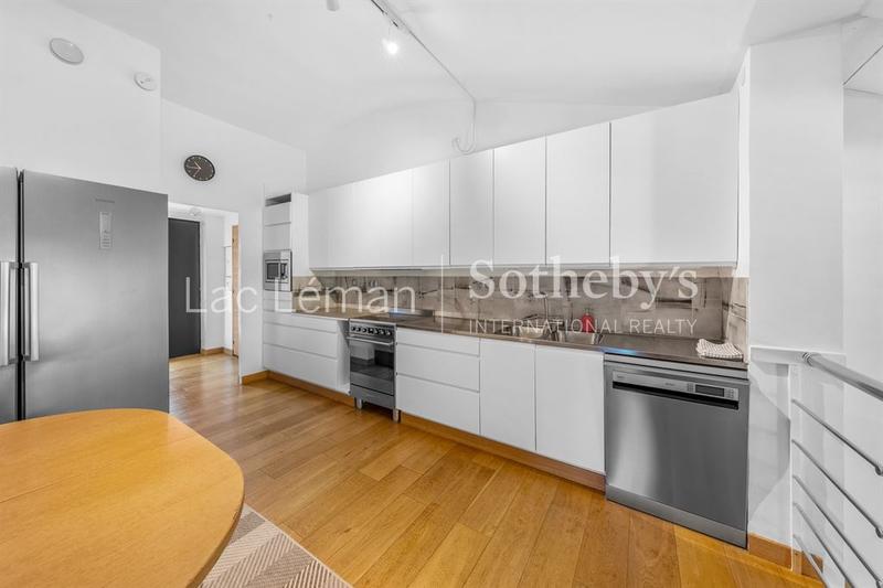 Maison - 238 m² - 8 pièces