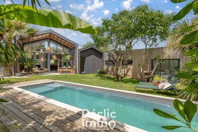 Maison - 200 m² - 7 pièces