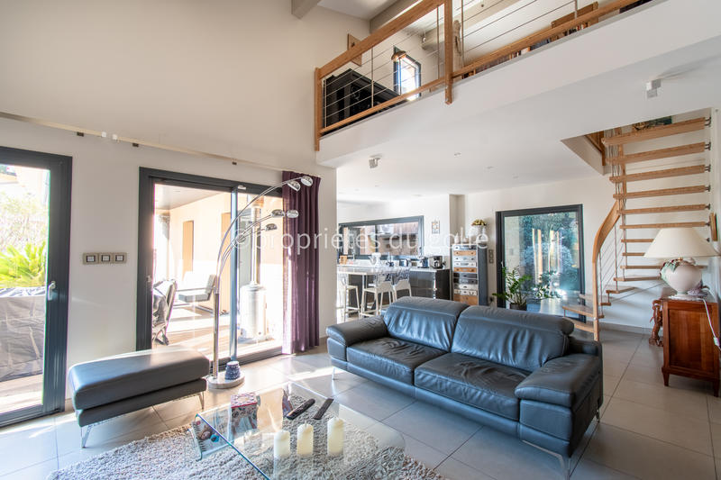 Maison - 210 m² - 9 pièces