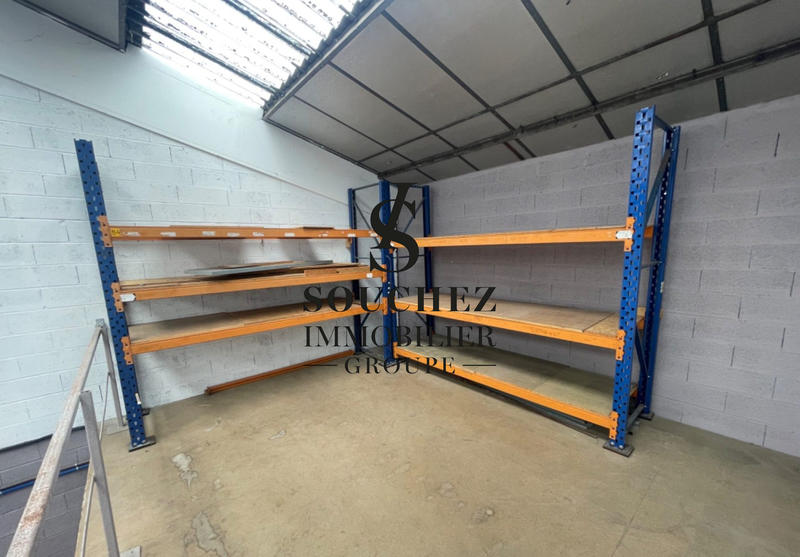 Entrepôt - 185 m²