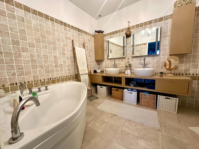 Appartement - 186 m² - 6 pièces