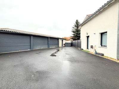 Maison - 207 m² - 7 pièces