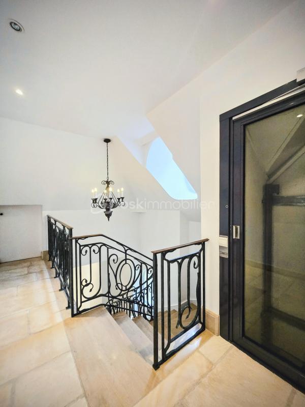 Villa - 215 m² - 7 pièces