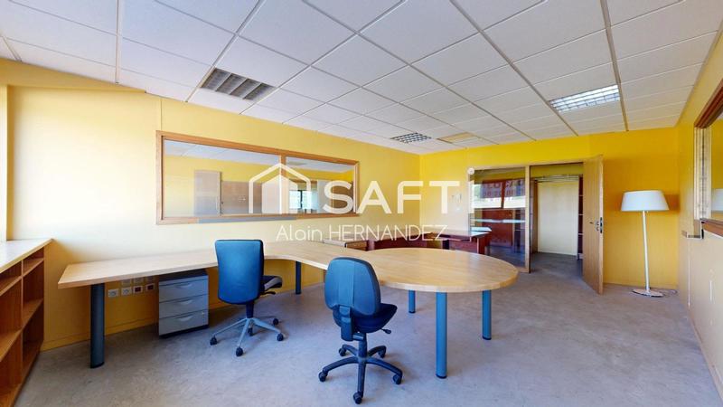 Local commercial - 840 m² - 2 pièces