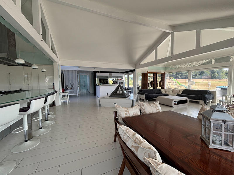 Maison - 230 m² - 5 pièces