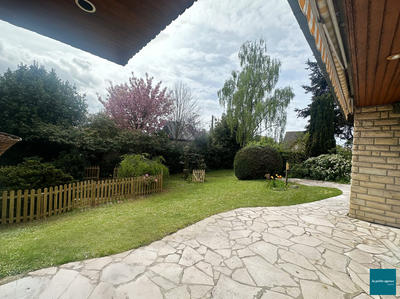 Maison - 219 m² - 7 pièces