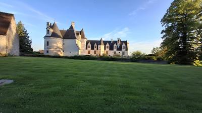 Château - 3 000 m² - 16 pièces