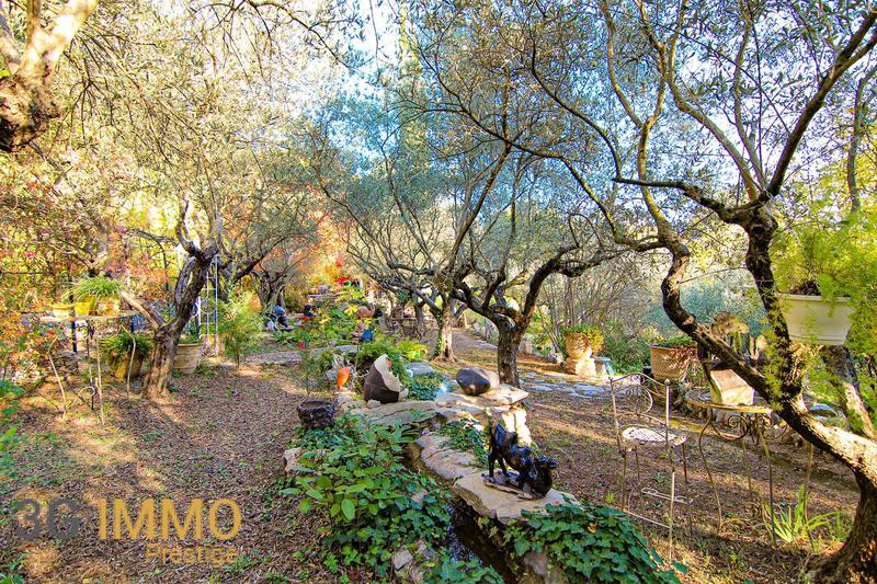 Villa - 267 m² - 10 pièces