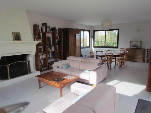 Maison - 205 m² - 10 pièces