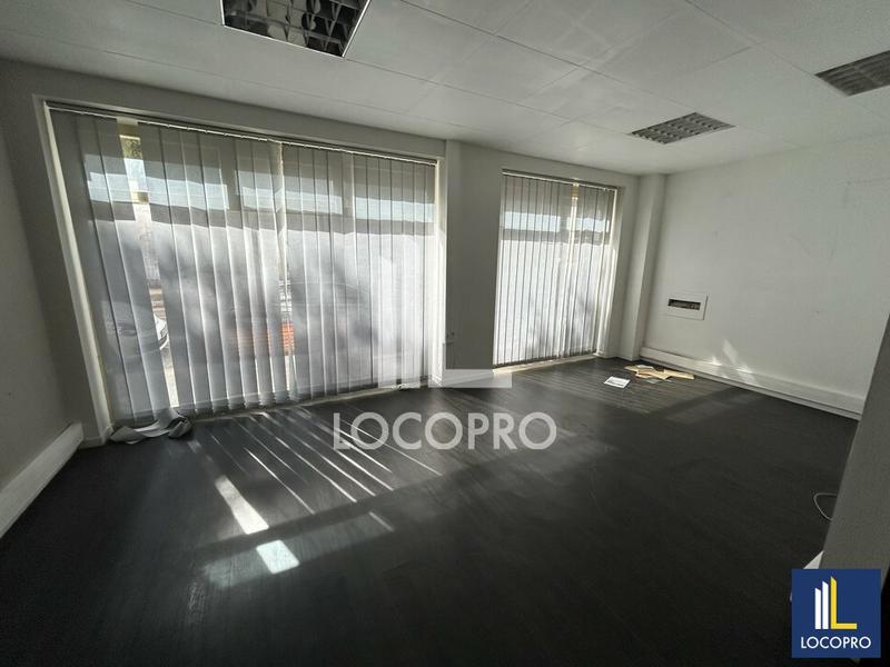 Local commercial - 302 m²