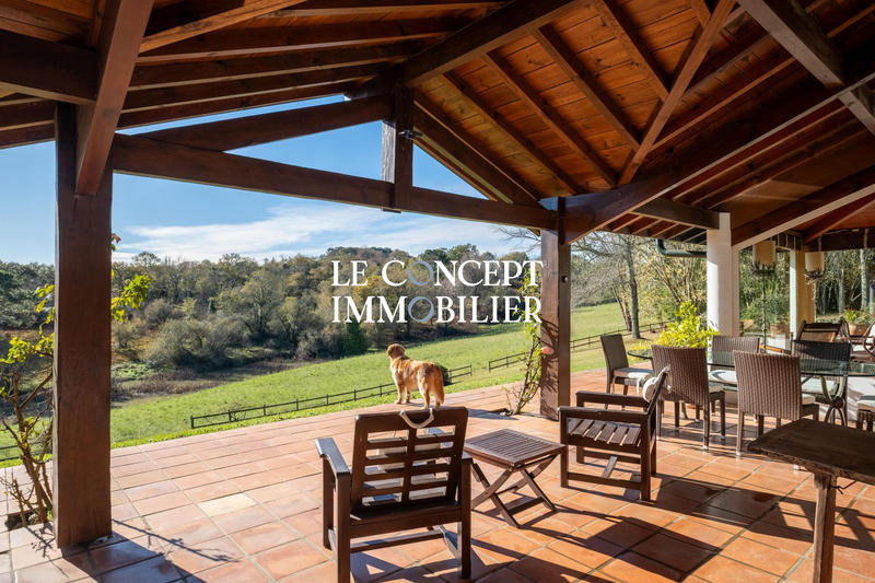 Maison - 300 m² - 10 pièces