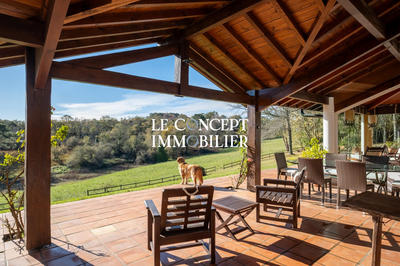 Maison - 300 m² - 10 pièces