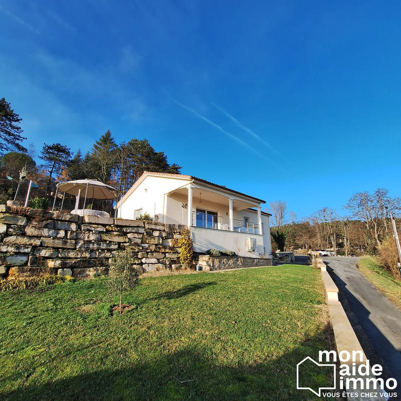 Maison - 235 m² - 7 pièces