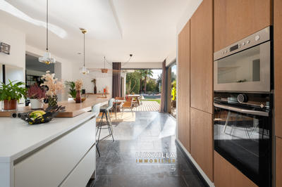 Villa - 240 m² - 6 pièces