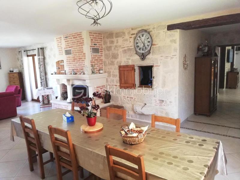 Propriété - 240 m² - 11 pièces