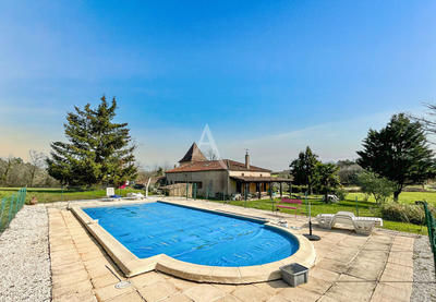 Maison - 230 m² - 7 pièces