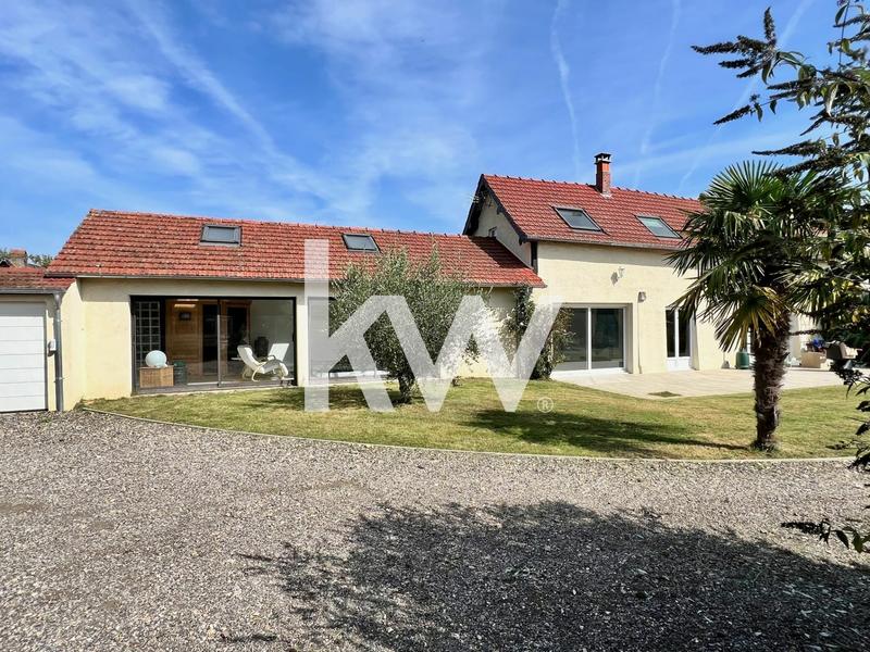 Maison - 220 m² - 9 pièces