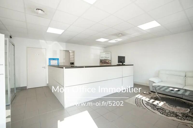 Local d'activité / Entrepôt - 254 m² - 10 pièces