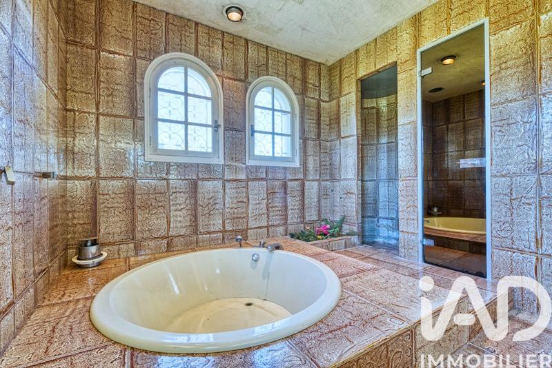 Maison - 283 m² - 10 pièces