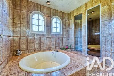 Maison - 283 m² - 10 pièces