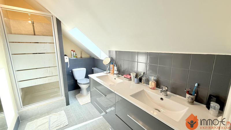 Maison - 210 m² - 7 pièces