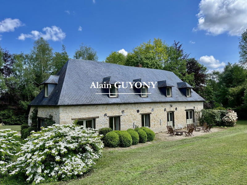 Maison - 875 m² - 25 pièces