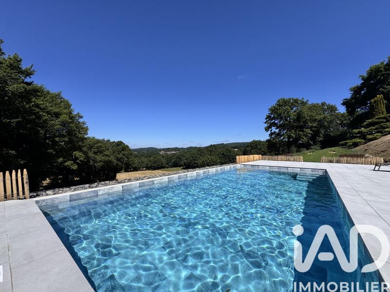 Maison - 260 m² - 9 pièces