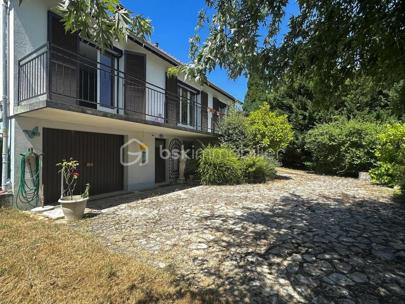 Pavillon - 140 m² - 7 pièces