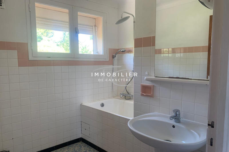 Maison - 269 m² - 12 pièces