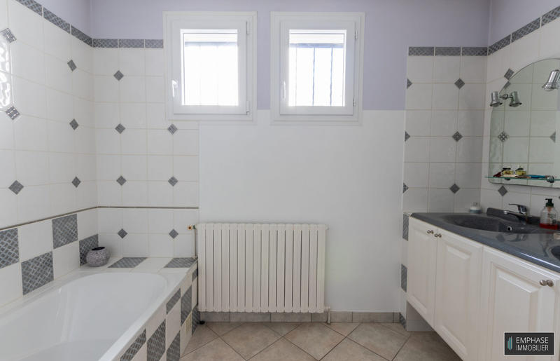 Maison contemporaine - 184 m² - 7 pièces