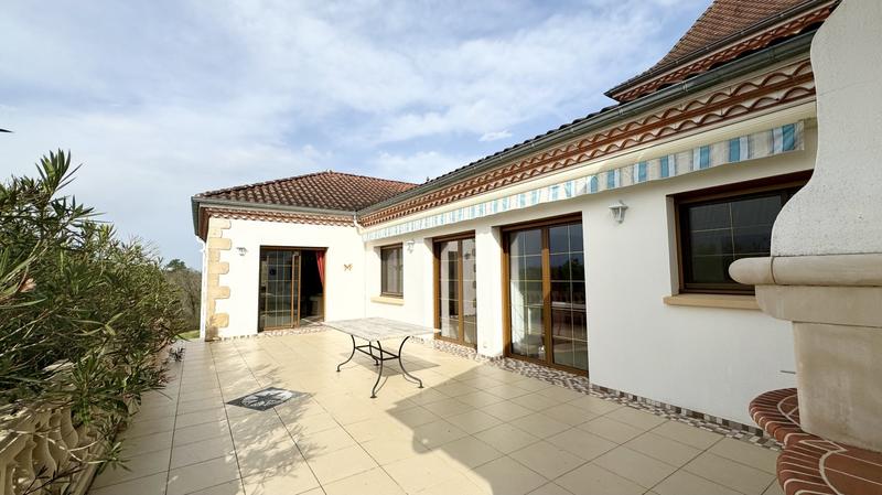 Propriété - 300 m² - 8 pièces