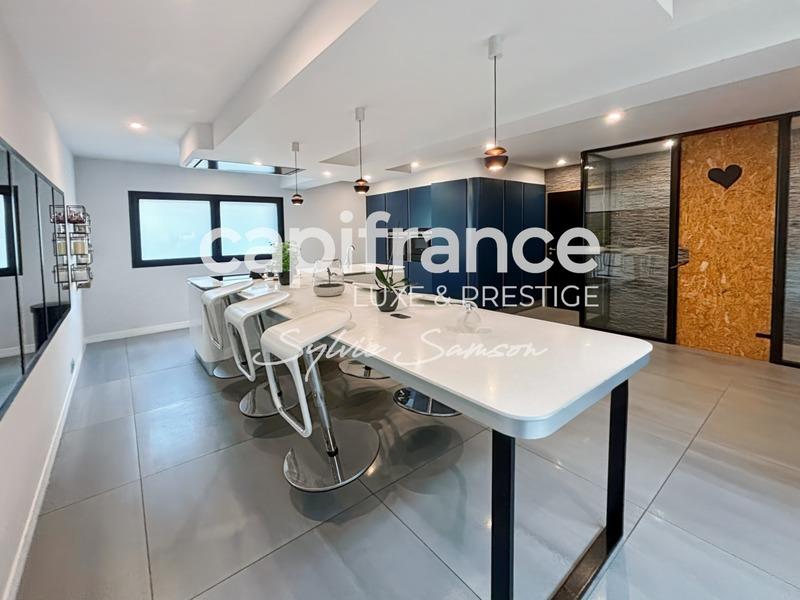 Maison - 477 m² - 12 pièces