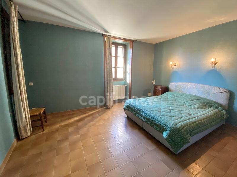 Maison - 265 m² - 10 pièces