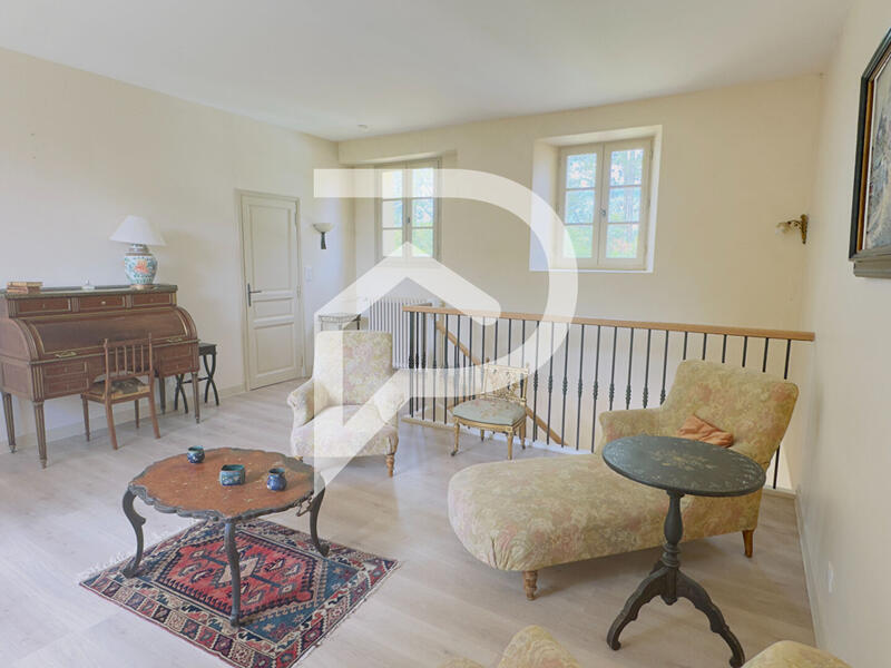 Demeure - 280 m² - 13 pièces