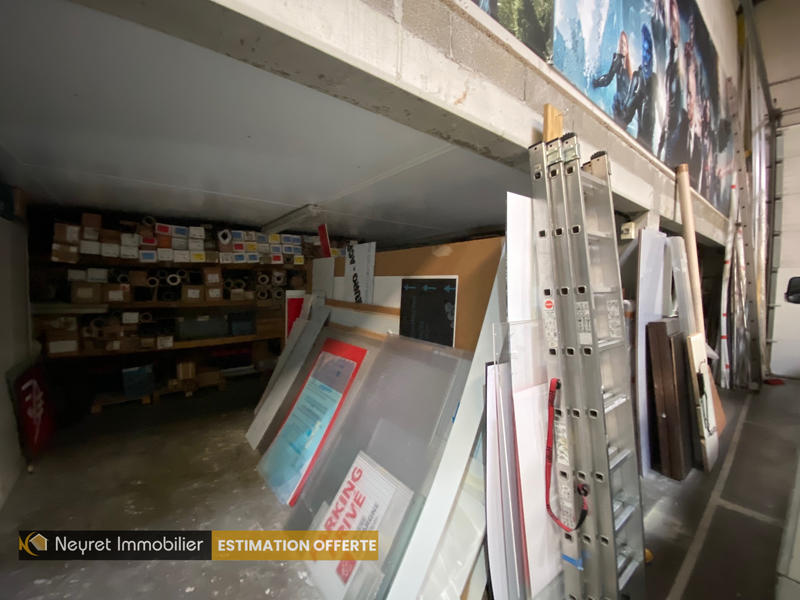 Local d'activités - 253 m²