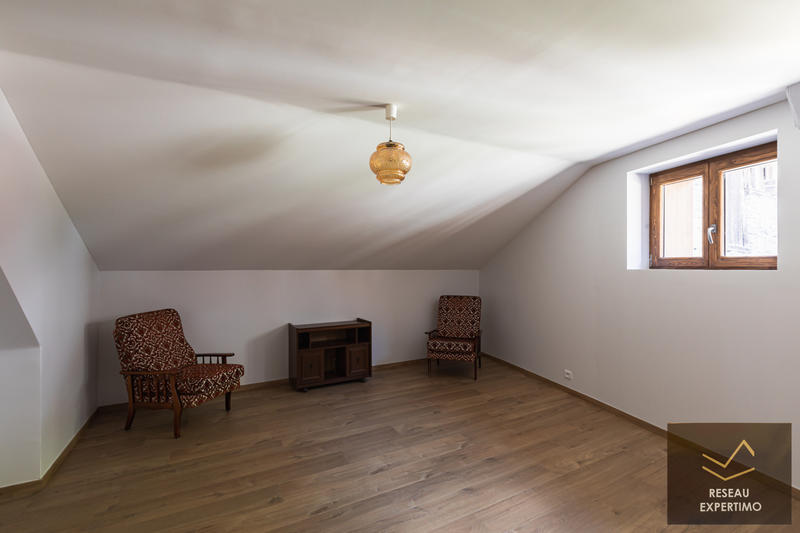 Maison - 244 m² - 7 pièces