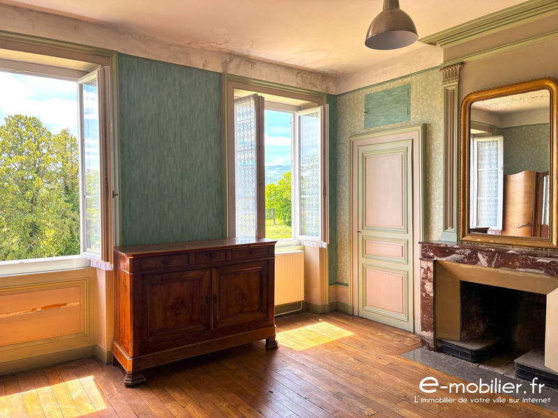 Maison - 220 m² - 8 pièces