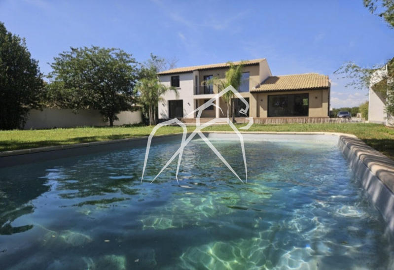 Maison contemporaine - 217 m² - 7 pièces