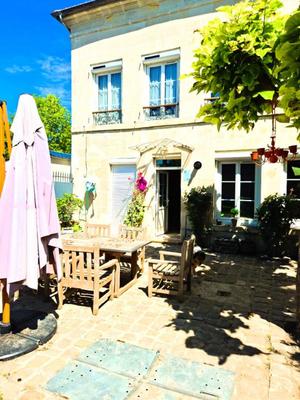 Maison - 165 m² - 8 pièces