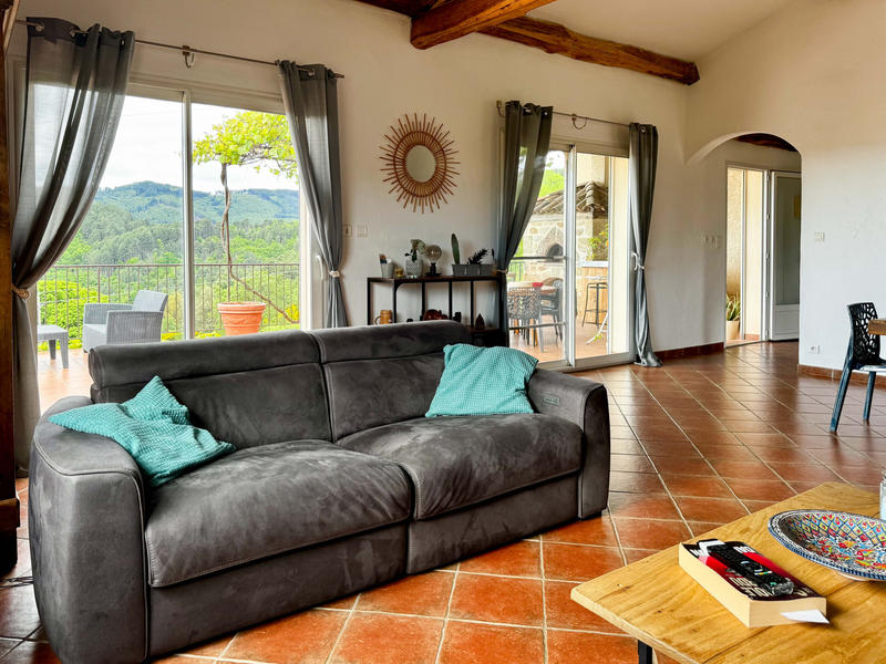 Maison - 208 m² - 6 pièces