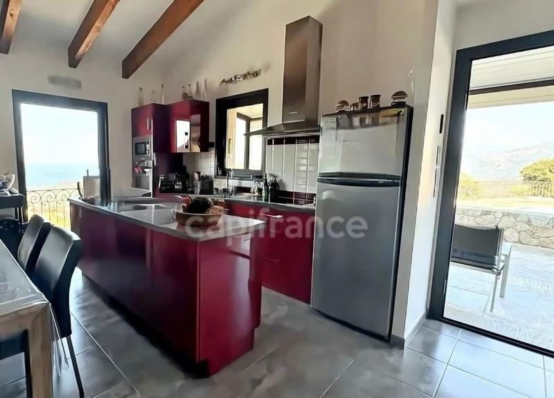 Propriété - 218 m² - 7 pièces