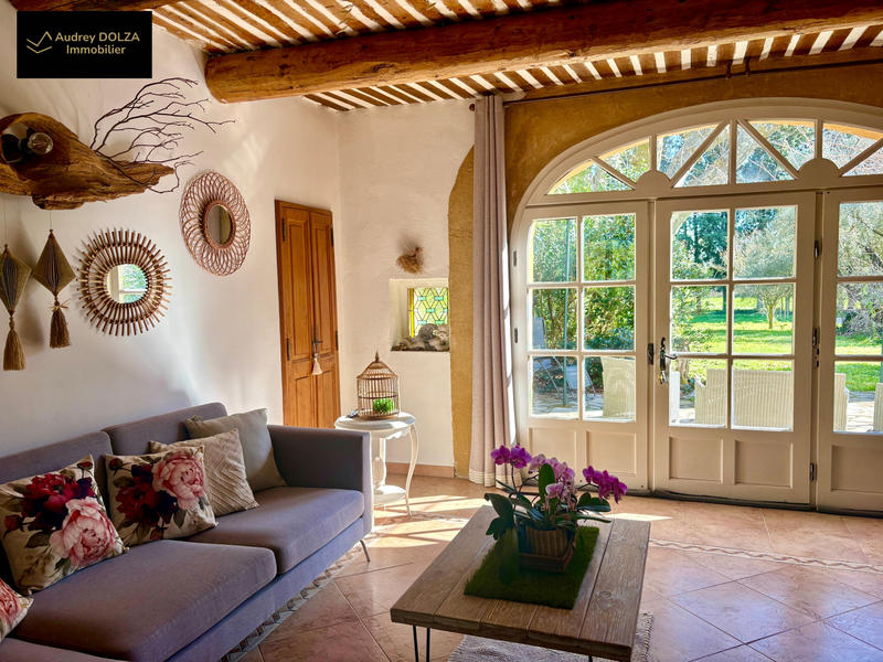 Propriété - 390 m² - 10 pièces