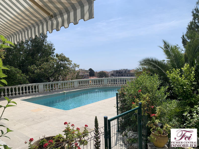 Villa - 310 m² - 11 pièces