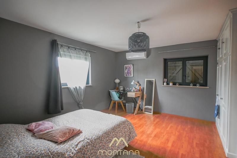 Maison - 230 m² - 8 pièces