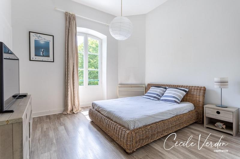 Propriété - 280 m² - 10 pièces