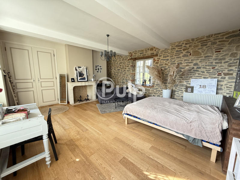 Demeure - 318 m² - 8 pièces