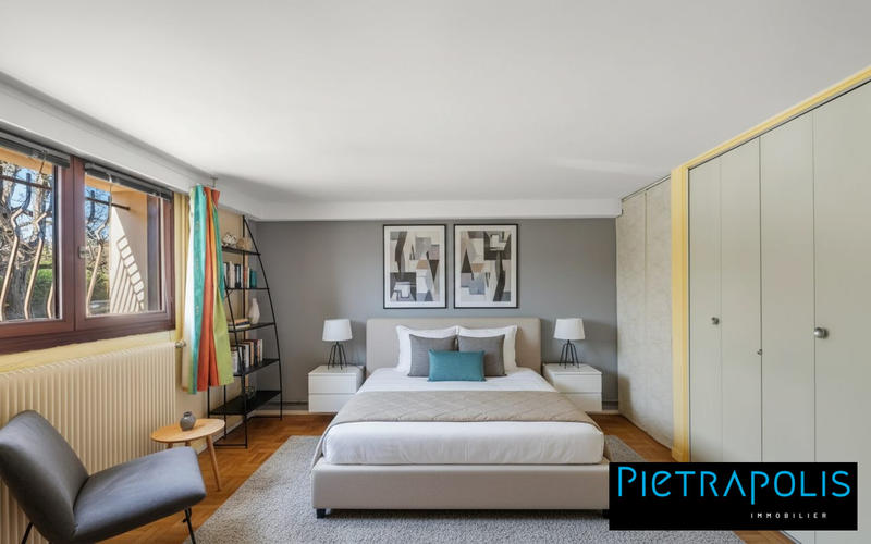 Maison - 220 m² - 5 pièces